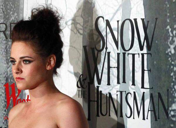Auch "Twilight"-Star Kristen Stewart hätte die junge Studentin spielen könnes. Die 22-Jährige gestand "Moviefix", dass sie "Fifty Shades of Grey" gelesen habe.