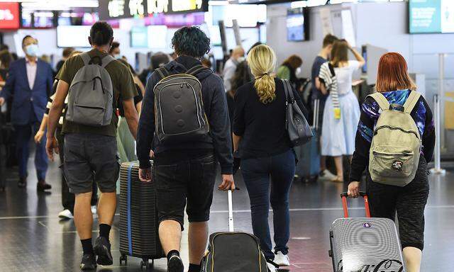 Weil einige Staaten keine Beschränkungen vorsehen, können manche Flugpassagiere auch von Wien aus ohne 3-G-Nachweis einchecken. 