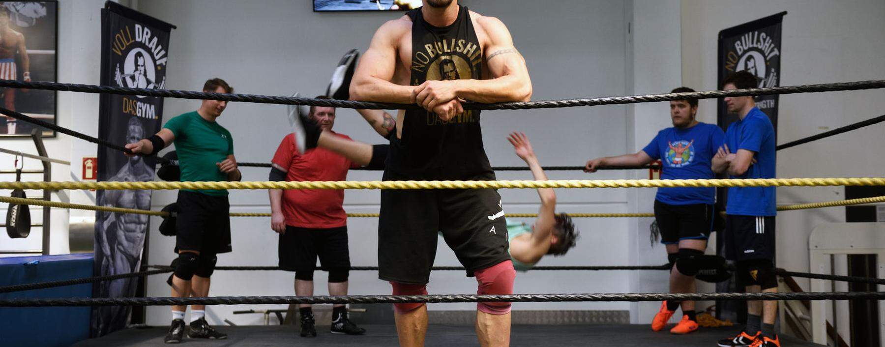 Wrestler Peter White unterrichtet in Wien in einer Wrestling-Schule – und tritt kommenden Samstag beim Pratercatchen an.