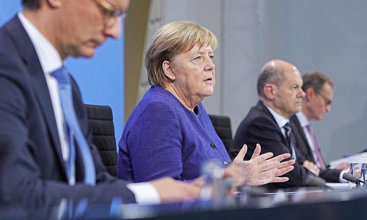 18. November. In den darauffolgenden Wochen blieb Merkel ihrer Rolle als Mahnerin in der Covid-Pandemie treu. Sie überließ die Gestaltung der künftigen Regeln allerdings bereits der noch nicht angelobten Ampel-Koalition unter der Führung von Olaf Scholz (SPD).