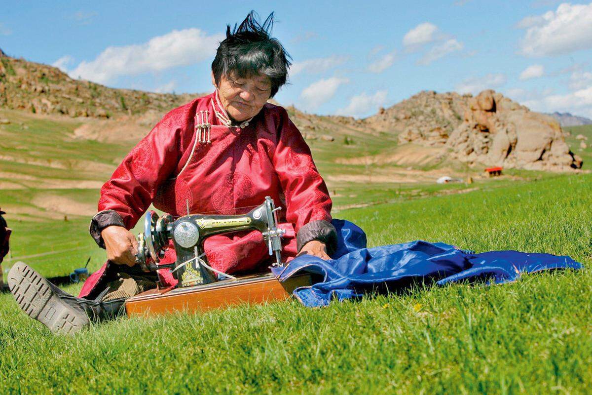Pro Quadratkilometer leben 1,77 Einwohner in der Mongolei (Österreich: 100,2), im Größen-Ranking liegt das Land an 18. Stelle.