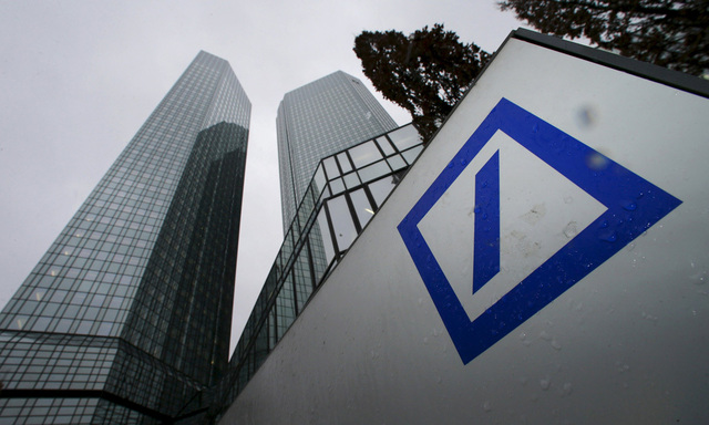 Düstere Wolken über der Deutschen Bank: hoher Verlust, Aktienkurs bricht ein.