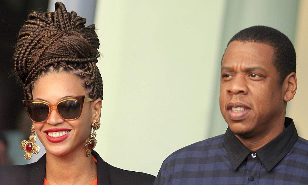 Das Traumpaar der Musik-Szene Jay-Z und seine Frau Beyonce Knowles ist auch heuer das bestverdienende prominente Paar. Zwischen Juni 2012 und Juni 2013 nahmen die beiden 95 Millionen Dollar (rund 70,2 Millionen Euro) ein, berichtet das Magazin "Forbes". Im Jahr zuvor hatten sie ein kumuliertes Jahreseinkommen von rund 78 Millionen Dollar verbucht.