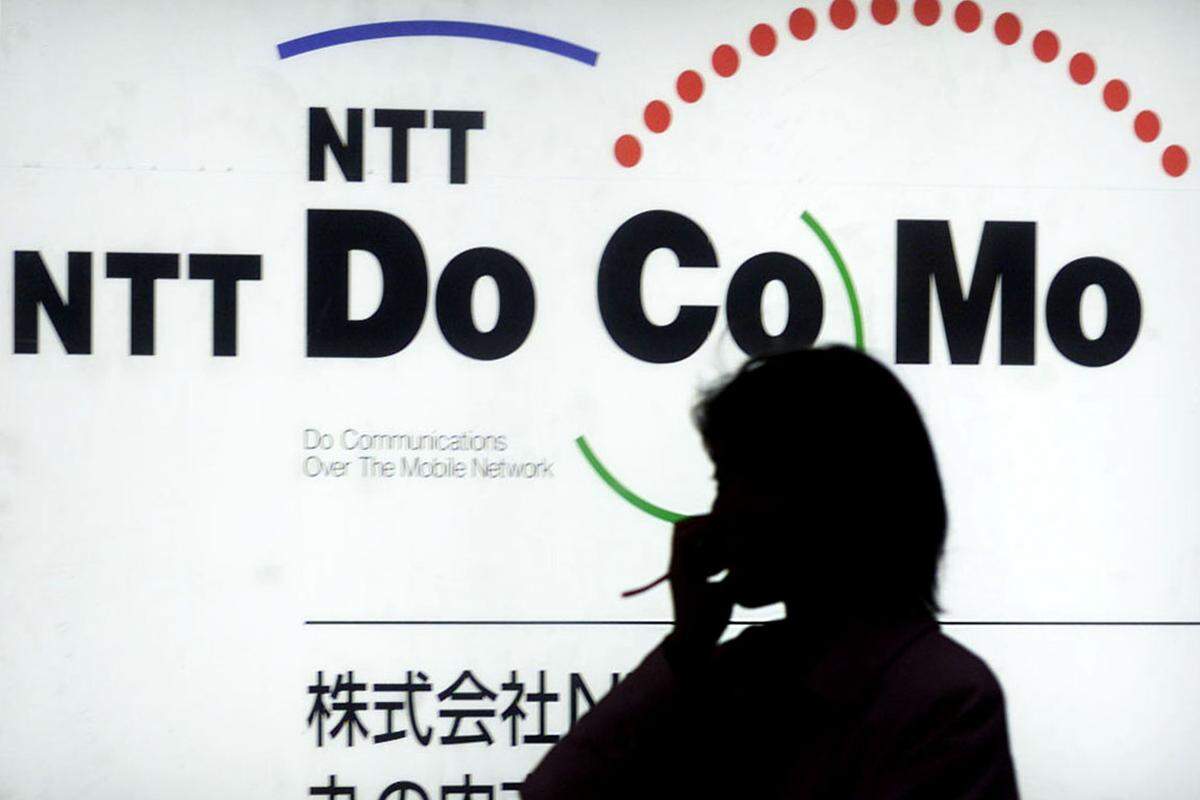 Das Unternehmen K.K. NTT DoCoMo, gelistet im Nikkei 225, ist mit &uuml;ber 53 Millionen Kunden der gr&ouml;&szlig;te Mobilfunkanbieter in Japan. 1998 ging das Unternehmen mit einem Volumen von 18,1 Mrd. Dollar in Tokio an die B&ouml;rse.