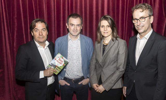 „Presse“-Chefredakteur Rainer Nowak mit Fotograf Clemens Fabry, Autorin Mirjam Marits und dem Leiter der Styria Buchverlage, Matthias Opis (von links).