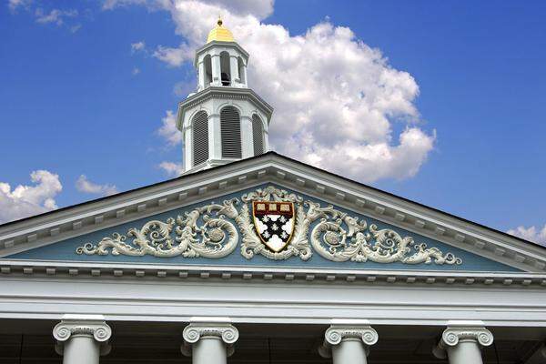 Harvard folgt auf dem zweiten Platz. 2011 wurde die Uni zum ersten Mal seit Bestehen des Rankings von Platz eins verdrängt.