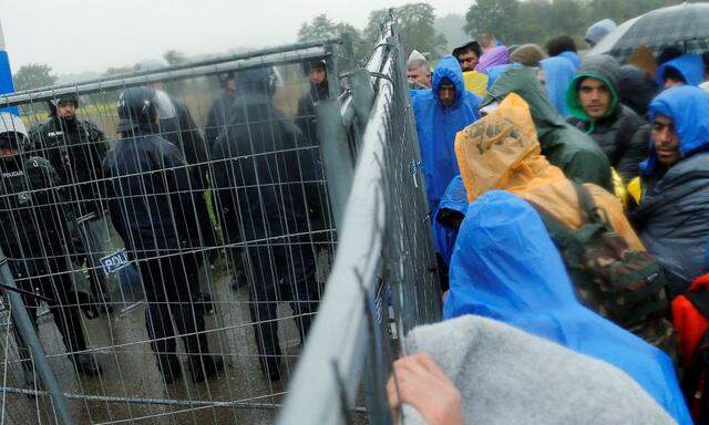 In der EU-Kommission schrillen die Alarmglocken. „Ich bin besorgt, dass es so lange dauert, das klarzustellen“, sagte Innenkommissarin Ylva Johansson unlängst zu den ungeklärten Vorwürfen gegen die EU-Grenzschutzagentur Frontex