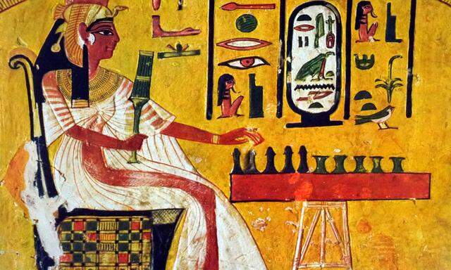 Die Königin Nefertari spielt Senet: eine ägyptische Grabmalerei von 1255 vor Christus. 