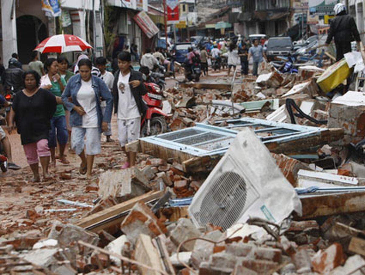 In Padang waren im Geschäftsviertel und in Chinatown mehr als 500 Häuser eingestürzt.