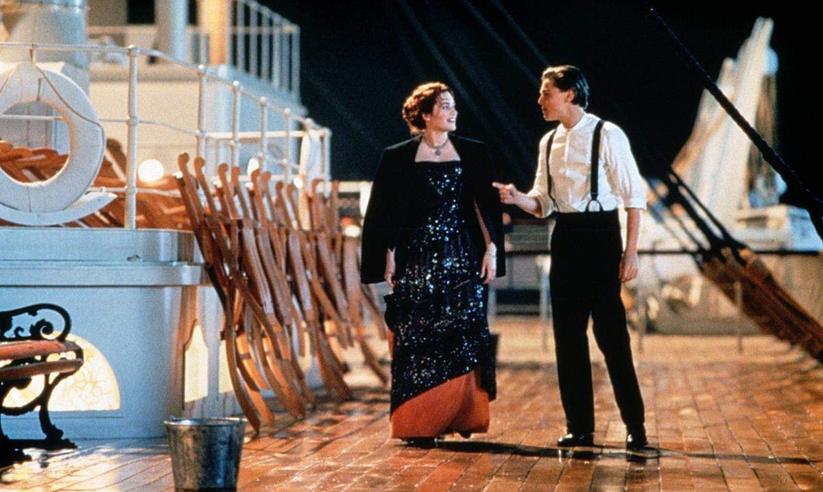 Große Gefühle löste auch James Camerons immens erfolgreiche Untergangsromanze "Titanic" aus. 14 Nominierungen wurden 1998 in 11 Siege verwandelt. Wermutstropfen: Die Hauptdarsteller Kate Winslet und Leonardo Di Caprio gingen leer aus, Di Caprio war nicht einmal nominiert.