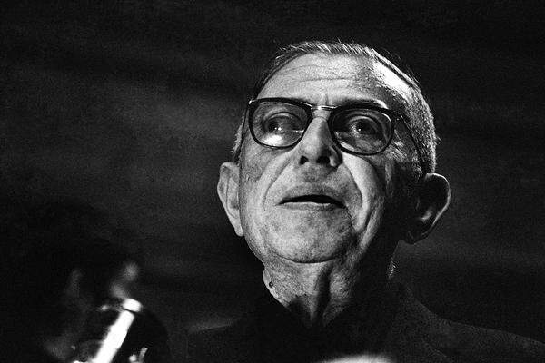 Jean-Paul Sartre ("Der Ekel") akzeptierte aus Prinzip keine Ehrungen und lehnte den Preis 1964 grundsätzlich ab.