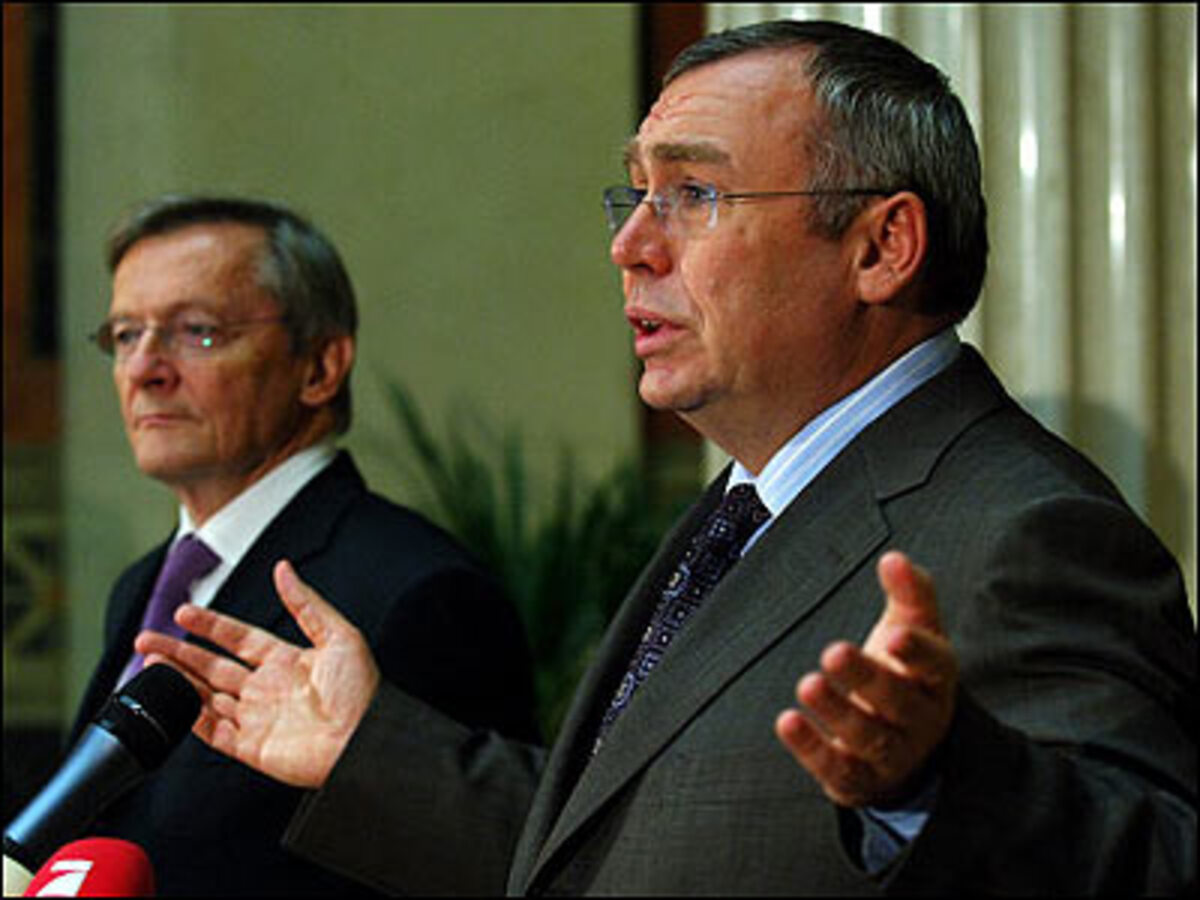 "Die Verhandlungen werden sofort wieder aufgenommen." SP-Chef Alfred Gusenbauer gab die Einigung von SPÖ und ÖVP bekannt.