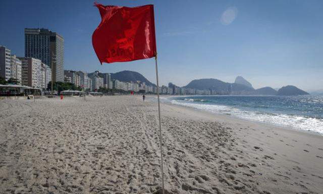 Coronabedingt geschlossen: Die Copacabana in Rio de Janeiro. Die Schwellenländer dürften sich aber stark erholen.