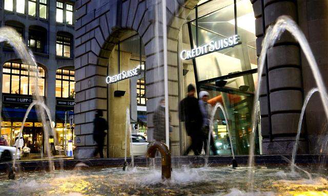 FILE PHOTO: The logo of Swiss bank Credit Suisse is seen in Zurich