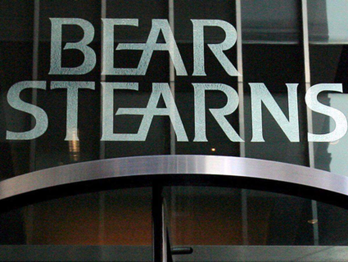 Schon im März wurde Bear Stearns um 236 Millionen Dollar (damals rund 160 Millionen Euro) von JP Morgan Chase übernommen. Im Februar musste Bear Stearns einen Gewinneinbruch von 79 Prozent auf 73 Millionen Euro hinnehmen.