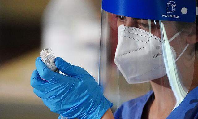 FILE PHOTO: Workers of the FDNY EMS receive COVID-19 Moderna vaccine in New York