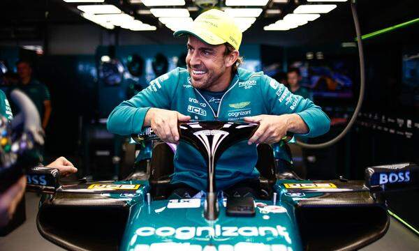 Fernando Alonso hat wieder Spaß am Rennfahren, möglich macht das ein schneller Aston-Martin-Bolide.