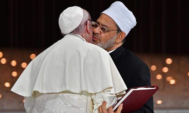 Papst Franziskus und Großscheich Ahmad al-Tayyeb von der Kairoer Al-Azhar-Universität sprachen sich gegen Extremismus aus.