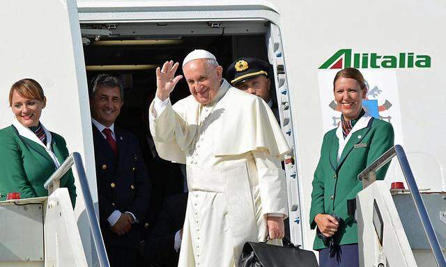 Papst Franziskus zu Reise nach Kuba aufgebrochen 