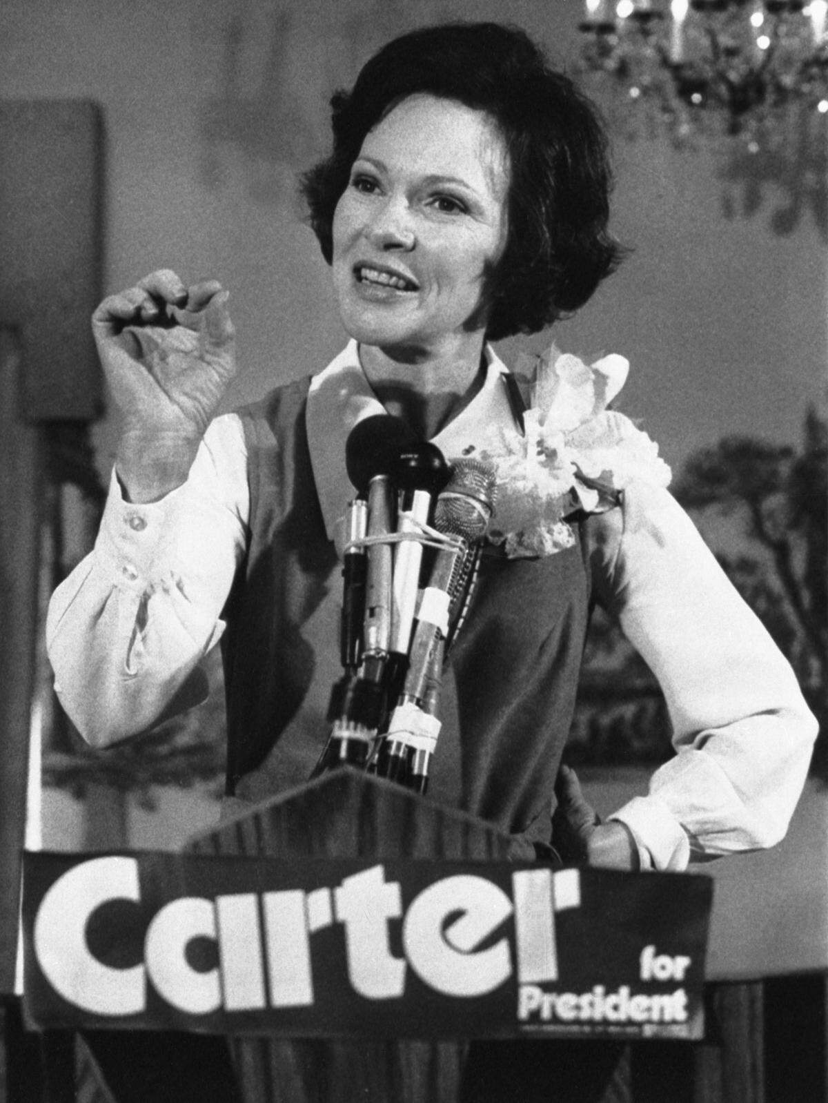 Ähnlich wie Jimmy Carter stammte Rosalynn aus bescheidenen Verhältnissen. 
