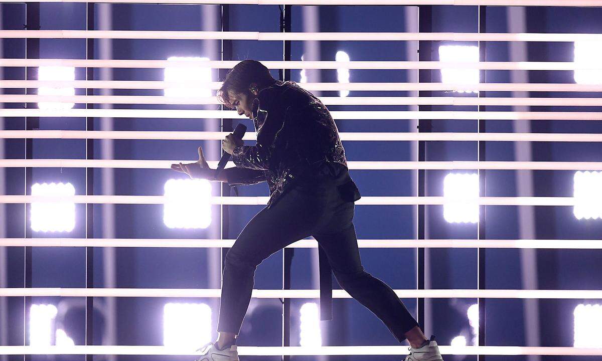 Platz 7: Schweden (274 Punkte) Benjamin Ingrosso trat mit der sehr soliden Popnummer  "Dance You Off" an und belegte den guten 7. Platz. Zum Video >>>