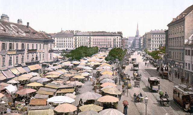 Naschmarkt um 1900 an seinem früheren Standort an der Wiedner Hauptstraße (Blick über die Kärntner Straße Richtung Stephansdom)