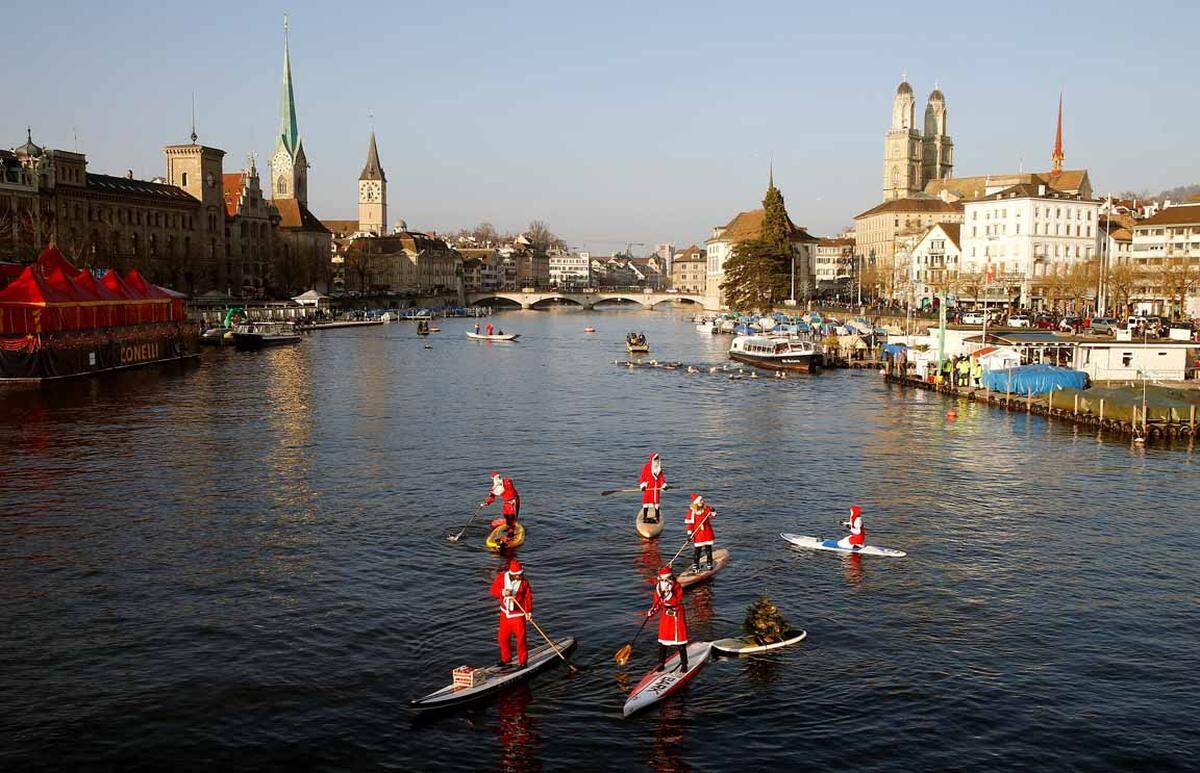 Weihnachtliches Stand Up Paddling in Zurich.