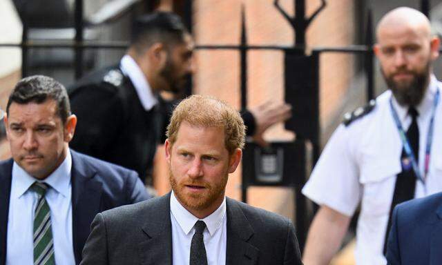 Die britische Zeitungsgruppe ANL will die Datenschutzklagen von Prinz Harry und anderen zurückweisen