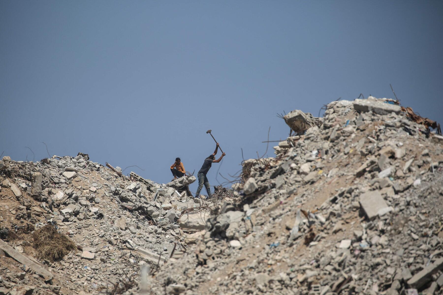 Gaza's forgotten tragedy: No money, no government, no peacekeepers