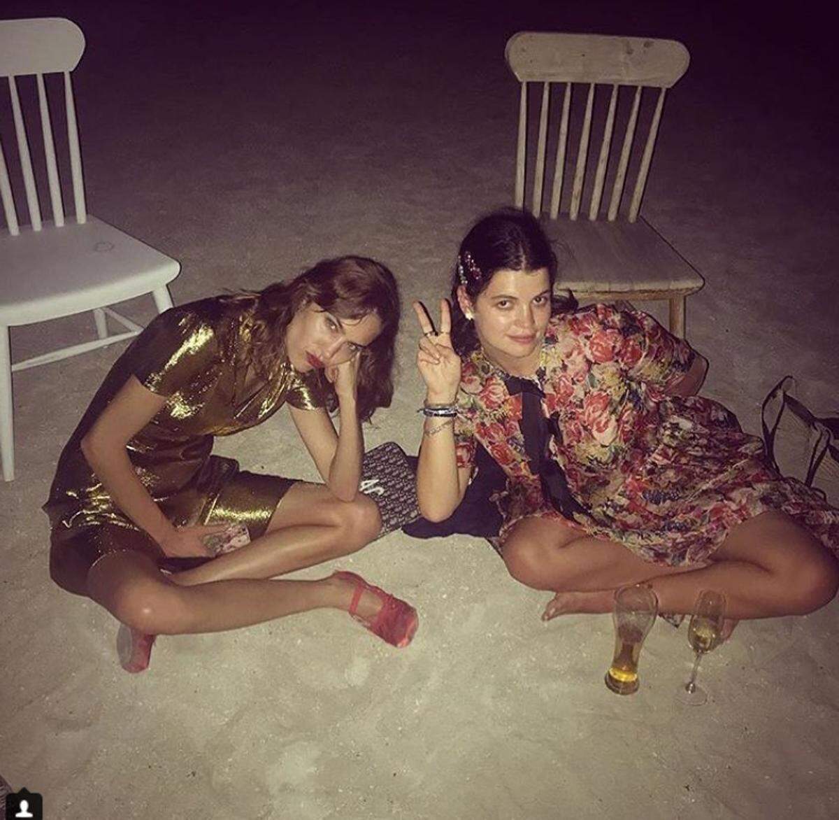 It-Girl und Designerin Alexa Chung war mit Pixie Geldorf auf Mauritius.