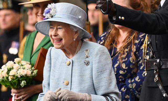 Lächelnd nahm die Queen an der Zeremonie teil.
