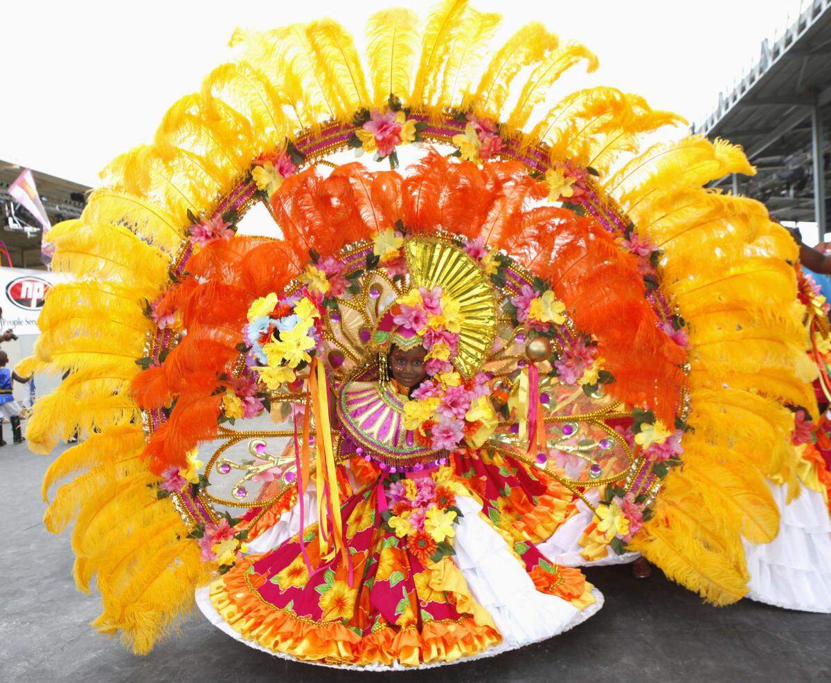 Bei den Feierlichkeiten des Karnevals von Trinidad und Tobago werden die französischen Wurzeln der Karibikinseln sichtbar.