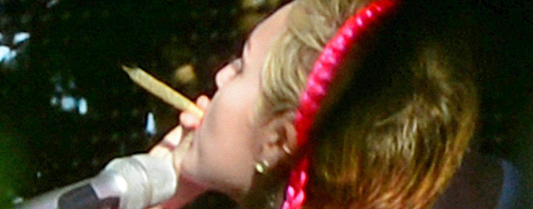 „Yeah, I smoke pot, yeah, I love peace“, sang Miley Cyrus