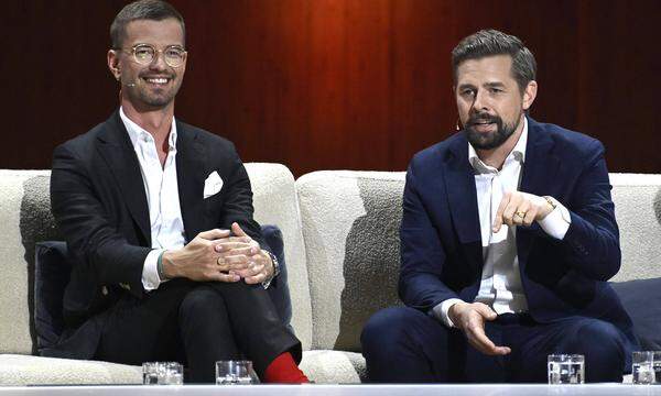  Joko Winterscheidt und Klaas Heufer-Umlauf in der ZDF-Unterhaltungsshow „Wetten, dass..?“  im November 2021