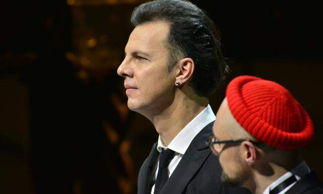 Ein rotes Tuch: Der griechisch-russische Dirigent Teodor Currentzis bei der Entgegennahme des Russian National Creative Industries Award 2021.