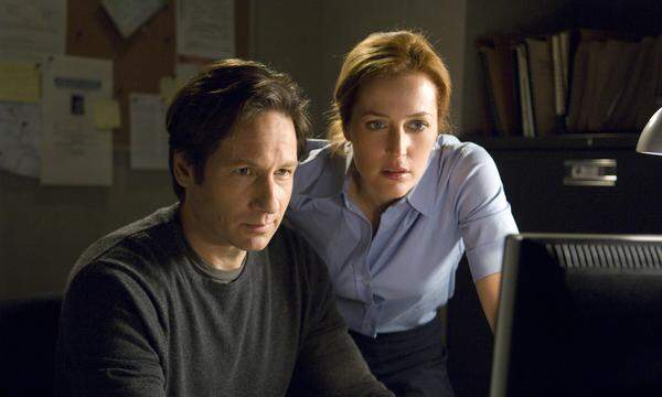 Sie waren Kult, auch dank der sexuellen Spannung zwischen den beiden: Mulder (David Duchovny) und Scully (Gillian Anderson) bei der Recherche zu ungelösten Fällen des FBI 