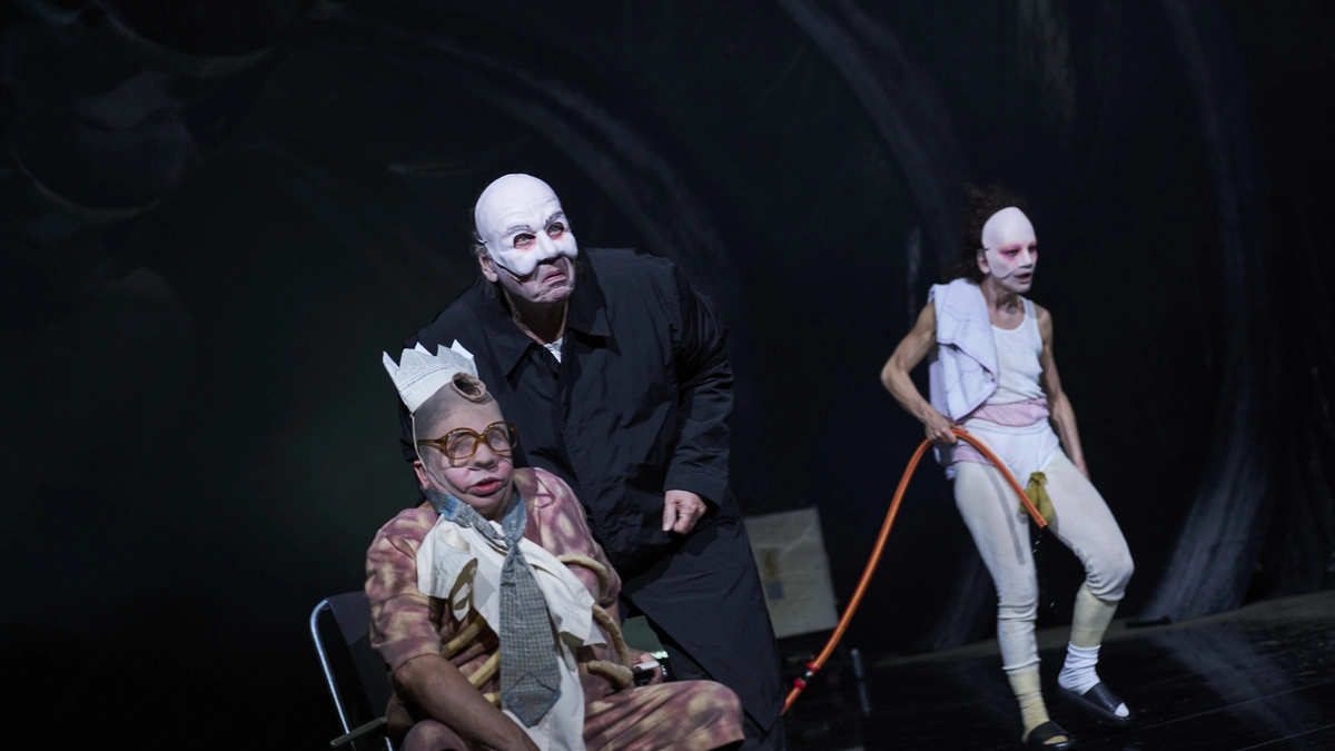 -Sankt-Falstaff-im-Burgtheater-So-derb-spricht-man-in-der-k-nftigen-Diktatur-premium-