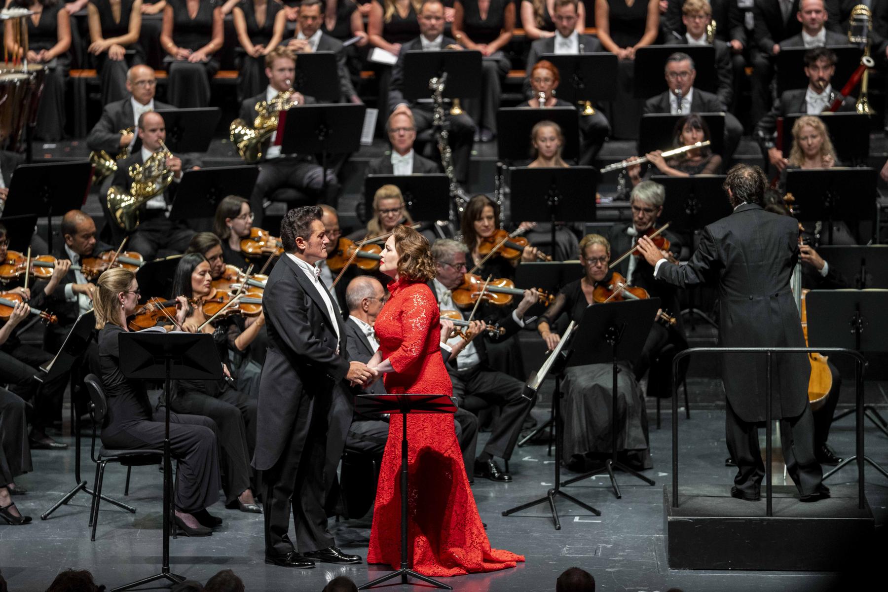 Magdeburg imenovan za gledališče leta, v Schwazu uprizorili "Gift", Beczała blestel v Salzburgu kot "Andrea Chénier"