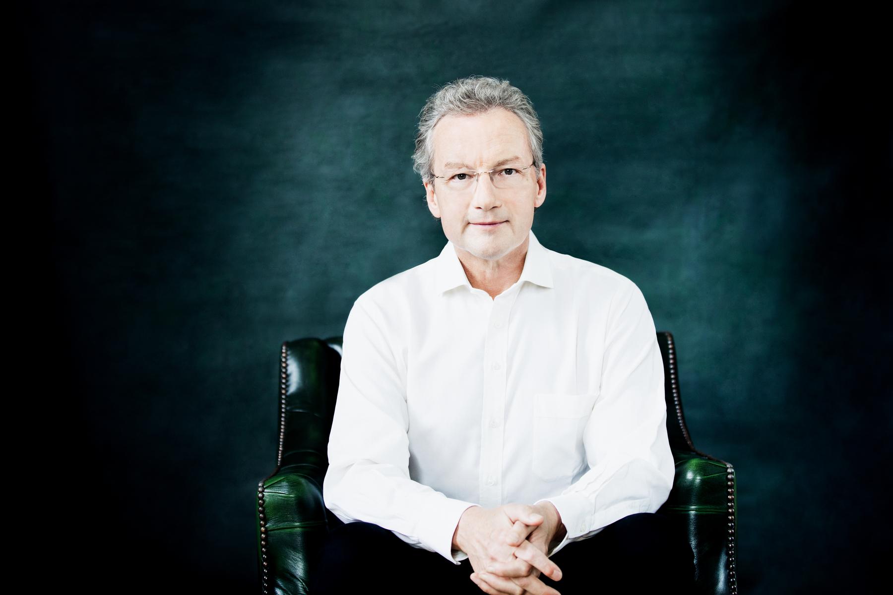 Dunajski filharmoniki in dirigenti navdušili na glasbenih festivalih v Grafeneggu in Berlinu