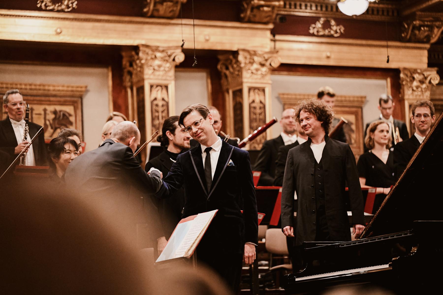 Dunajski Musikverein gosti Filharmonični orkester in Víkingurja Ólafssona z mešanimi odzivi