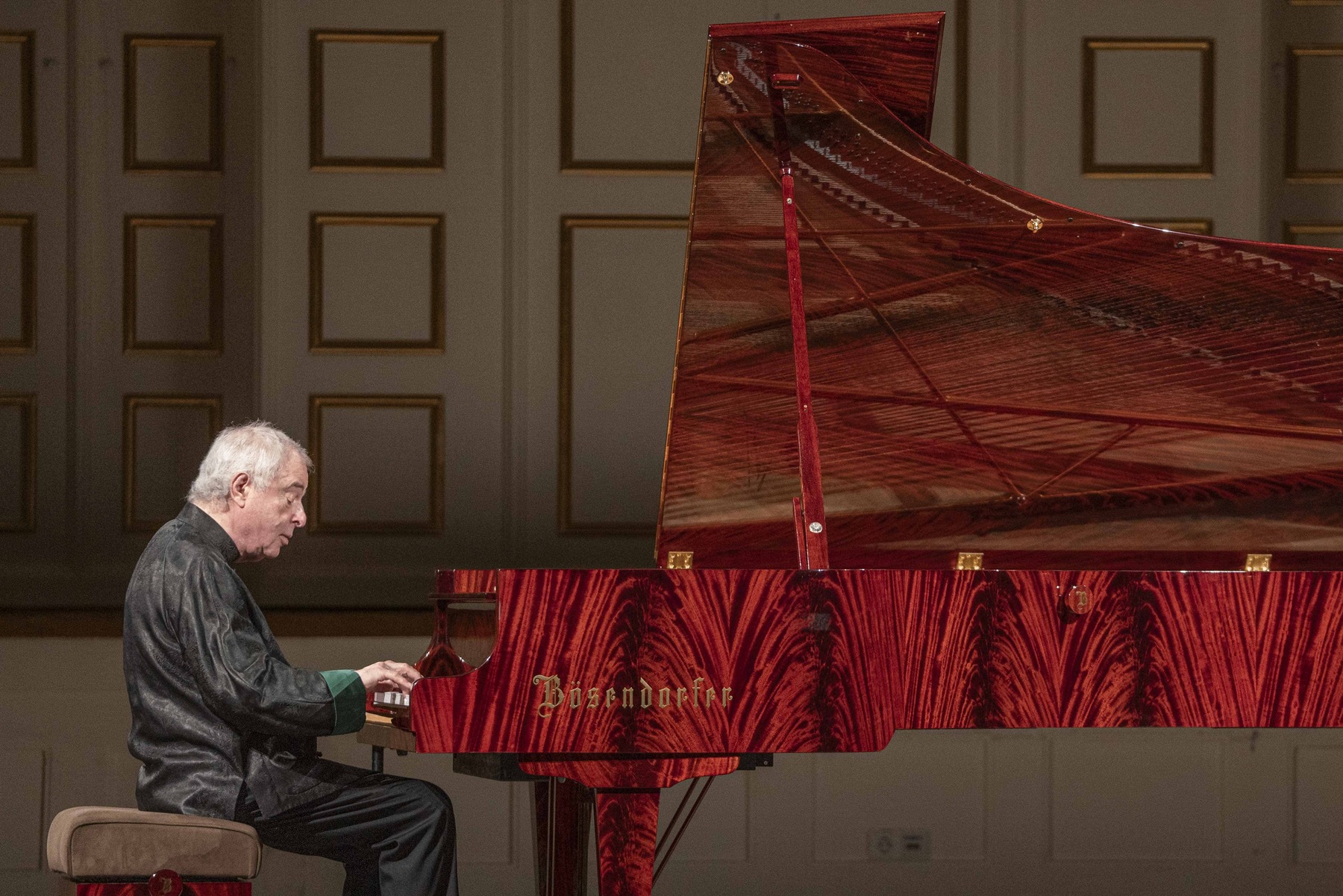 András Schiff in Salzburg: From Bach's Counterpoint to Mozart's Melancholy