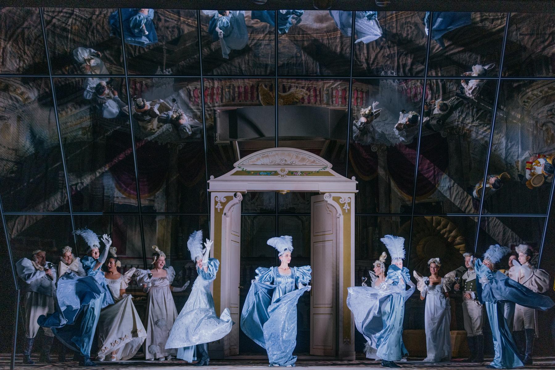 Habjanova produkcija "Wiener Blut" v Schönbrunnu prejema mešane kritike