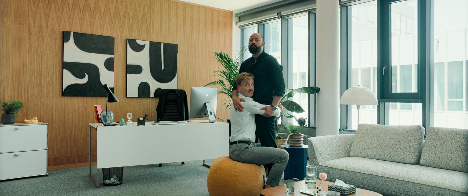 Avstrija bo za oskarja 2026 kandidirala s tragikomedijo "Pfau – Bin ich echt?"