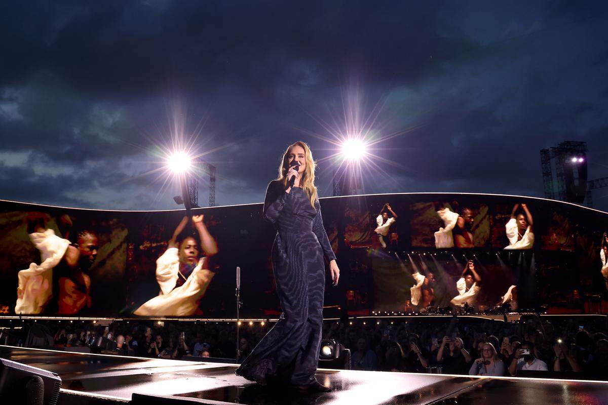 Adele - Figure 1