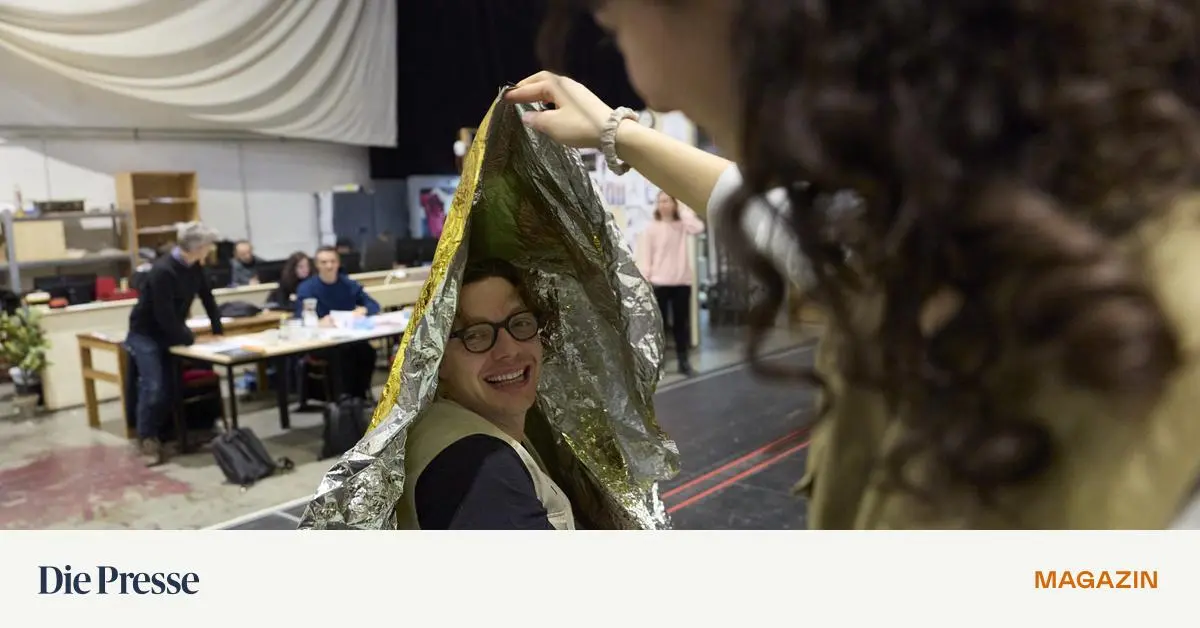 Neue-Oper-In-h-chsten-T-nen-gegen-Mobbing-premium-