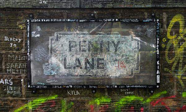 Wegen der vielen Diebstähle wurde der Straßenname der Penny Lane später aufgemalt