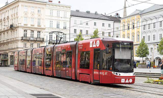 Straßenbahn Linie 4, Linz OÖ, Österreich *** Tram Line 4, Linz UPPER AUSTRIA, Austria 1065532751