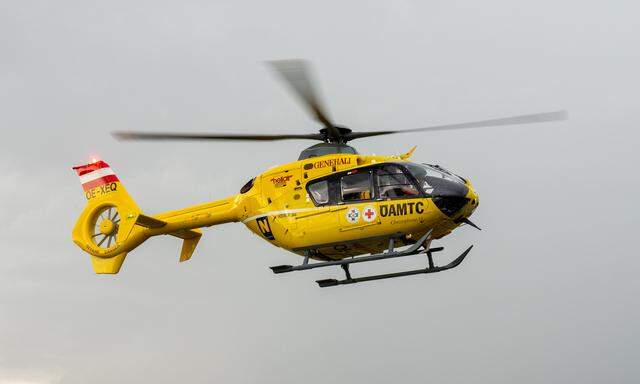 Ein Hubschrauber brachte den Schwerverletzten in eine Spezialklinik in Deutschland.