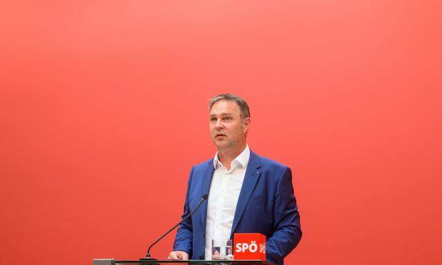Die Zeit für die 32-Stunden-Woche sei reif, sagt SPÖ-Chef Babler - allerdings müsse sie in step-by-step umgesetzt werden.