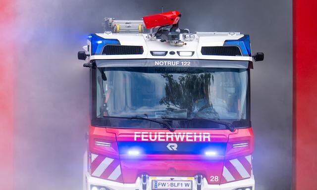 Die Feuerwehr löschte den Brand in der Wohnung in Floridsdorf, fand aber keine Verletzten.